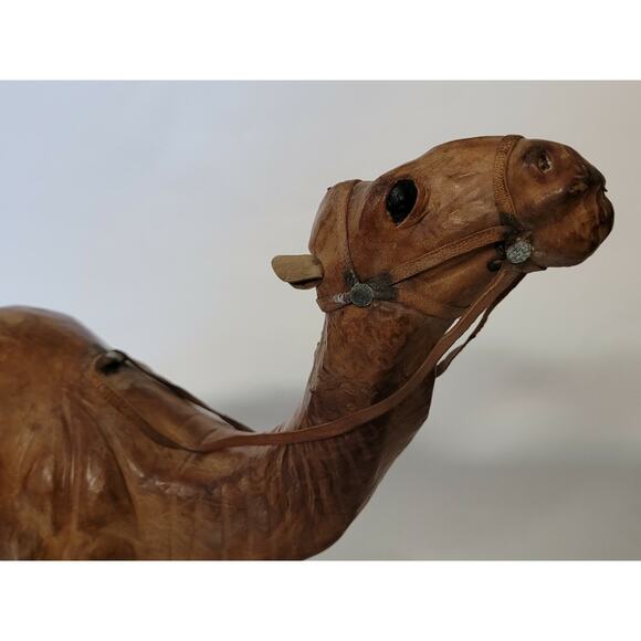 Vtg Kneeling Leather Covered Large Camel 15" Long Down Position Reins Realistic - Picture 7 of 10